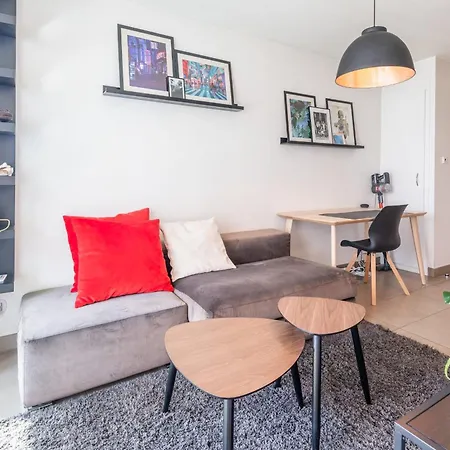 Apartamento Viraya - Comfortable Flat A Stone's Throw From The *