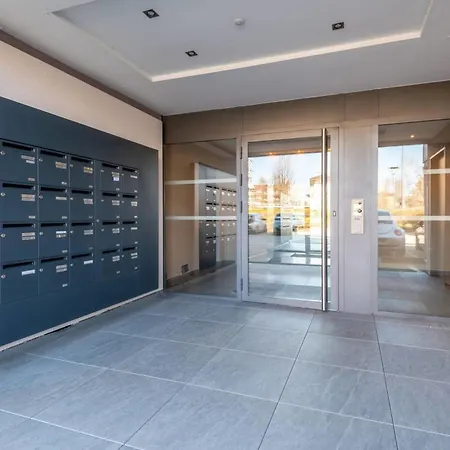 Viraya - Comfortable Flat A Stone's Throw From The